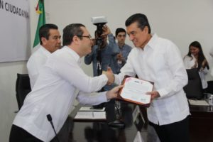 Dos semanas antes del día de las elecciones, Julio Scherer, coordinador de campaña en el sureste del país de Morena, llamó al gobernador Manuel Velasco Coello para pedirle que Fernando Castellanos Cal y Mayor bajara la intensidad a su proselitismo a la gubernatura del estado.