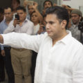 Willy Ochoa, primero aprueba licencia de Velasco y luego él asume el cargo de gobernador provisional 