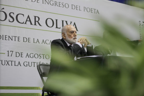Oscar Oliva: Poeta Universal