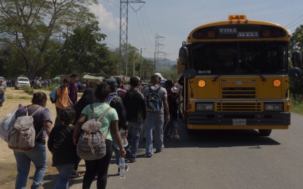 Centroamericanidad, Caribe y africanidad desbordan la frontera sur de México, y la rosa de los vientos se agita sin mesura en el istmo transoceánico. Una geografía migratoria que pone de cabeza la geografía política de las naciones y sus fronteras parece plantear nuevos “territorios (post)nacionales”.