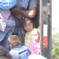 Familias completas continúan saliendo de Honduras. Esperan llegar a Estados Unidos. Foto: Rubén Escobar