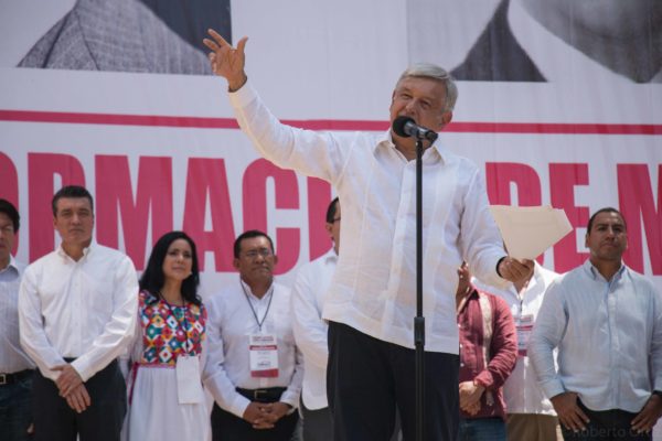 Es una realidad que, entre la llamada Alta Burocracia, durante décadas, el asunto de las percepciones ha sido no solo poco transparente sino también atractivo: el poder judicial ha sido espacio al que casi cualquier joven estudiante de derecho aspira a ingresar por la jugosa relación Generosa ingreso garantizado-Alto estatus obtenido-Mediano esfuerzo requerido.