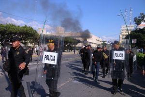 Gobernar no suele ser un lecho de rosas, y lo saben muchos políticos que han visto cómo el poder les ha causado estragos físicos y personales. Pero el poder es seguramente el dulce más deseado, y no hace falta para estar seguro de ello recordar la infinidad de tratadistas dedicados a analizar esa relación entre los seres humanos y el poder.