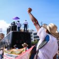 La SNTSA y CNTE frente a los miles de asistentes expresaron caminaran juntos durante la próxima administración con el fin de exigir las luchas de las y los trabajadores de Chiapas 

Foto: Roberto Ortiz (16)