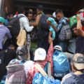 Estaban tratando de salir de la comunidad de Isla, en el sur de Veracruz, como fuera. Foto: Javier García