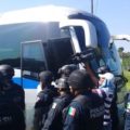 Policía Federal detiene a migrantes de la quinta caravana. Foto: Darinel Zacarías