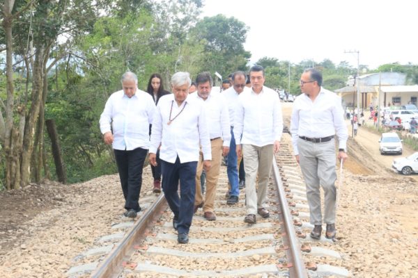 El tema del gobierno abierto en Chiapas debe continuar en la mesa del debate de los alcances reales. Al tiempo que se debe enfatizar que uno de los retos pendientes en la entidad es que no sólo hay que ser más público, lo público, sino también menos político a lo público.