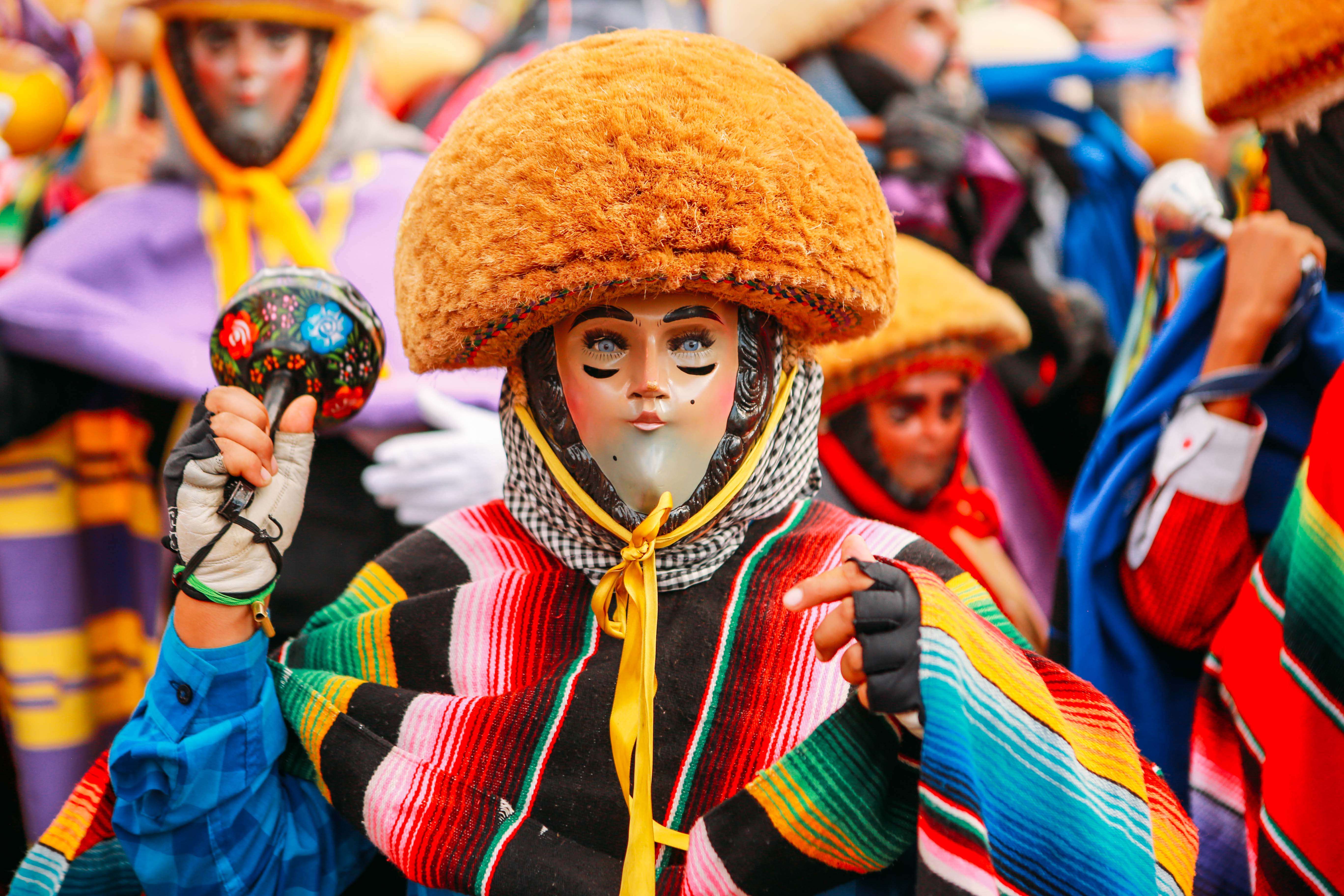 parachico danzante de colores y alegría chiapasparalelo