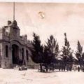 © Penitenciaría del Estado. Actual Plaza de las Instituciones, frente al Hotel Bonampak (DP, c1958)