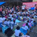 Niños y niñas de kinder protestan frente al Palacio Estatal para que reconstruyan su escuela