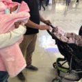 Bebé con dos papás obtiene registro y acta de nacimiento en Ciudad Juárez
