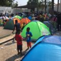Migrantes protestan en Tapachula; INAMI inicia regularización en Mapastepec y empresarios rechazan su ingreso.