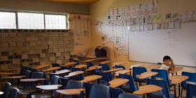 "En la espera de la paz". En la escuela de Tabac  desde hace varios años no se imparten clases.  Foto: Isaac Guzmán