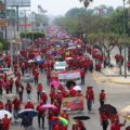 La "Marea roja", los trabajadores y trabajadoras de salud fueron los que más presencia tuvieron en la marcha. 