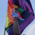 La comunidad LGBTTTIQ de Chiapas se unió para marchar por la dignidad y el orgullo, así como para exigir los mismo derechos y respeto

Foto: Joselin Zamora