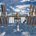 Estación Espacial Internacional con el planeta Tierra en el fondo. Crédito: ESA