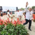 PALENQUE, CHIAPAS, 16DICIEMBRE2018.- En una ceremonia, las 12 comunidades indígenas Mayas de Chiapas ofredaron comidad a la madre tierra para pedirle permiso en la construcción del tren Maya, que recorrerá los esatdos de Tabasco, Chiapas, Quintana Roo, Campeche y Yucatán. La ceremonia fue encabezada por el presidente Andrés Manuel López Obrador, y se realizó en la antigua pista aérea de Palenque, en donde se construirá la estación Palenque, un nuevo palacio municipal y una plaza cívica.
FOTO: CUARTOSCURO.COM