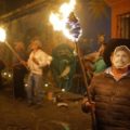 En el marco de las Jornadas de lucha “Samir Somos Todas y Todos”, convocadas por el Congreso Nacional Indígena y el Ejército Zapatista de Liberación Nacional, se constituyó la Asamblea Oaxaqueña en Defensa de la Tierra y el Territorio. Imagen de @ColmenaOaxaca