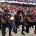 Puño alzado Colin Kaepernick: una rodilla eterna. El jugador de fútbol americano se hincó durante el himno de Estados Unidos para protestar contra la violencia de la policía. Hoy, el gesto se transformó en el estandarte de la lucha tras el homicidio de George Floyd
http://bit.ly/3h8fXRJ