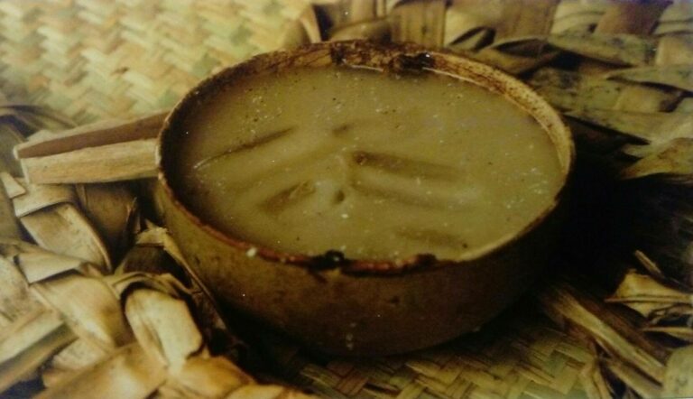 Jóvenes de los Altos en debate por tomar pozol o refrescos embotellados