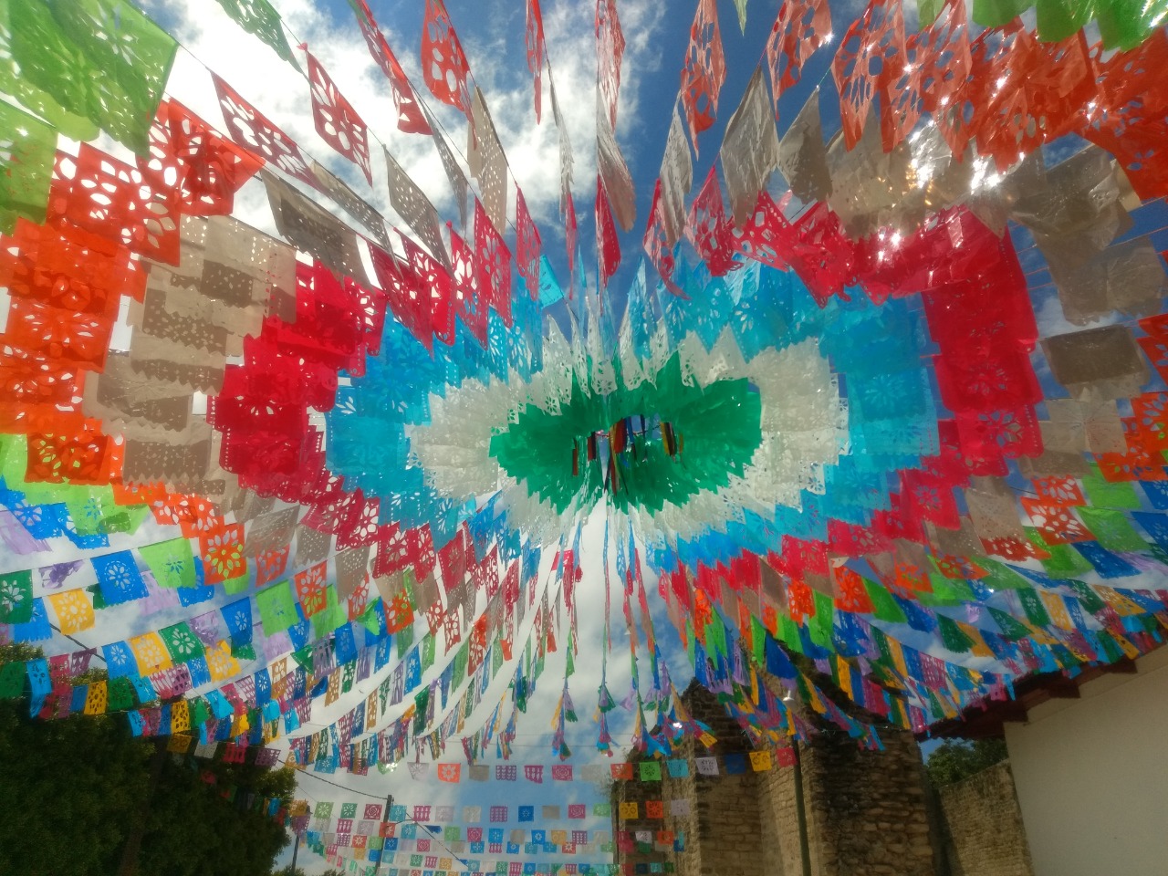 Arte en papel picado, la tradición alegre que anuncia las fiestas en  Venustiano Carranza | Chiapasparalelo