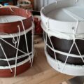 Los tambores son los instrumentos que más elabora, ya sean enfocados en la cultura zoque, tseltal o chiapacorceños. Cortesía: La Casa del Artesano