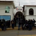 Comando armado irrumpe y propicia fuga de presunto feminicida en Matías Romero