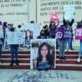 El zócalo de Tixtla se llenó de indignación por el asesinato de Ayelín. Integrantes de colectivas feministas, normalistas de Ayotzinapa y habitantes de ese municipio, protestaron para exigir justicia. Fotografía: Amapola Periodismo.