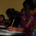 Alumnos de la escuela de lecto-escritura en tsotsil-tseltal que imparte Sna Jtz'ibajom. Cortesía:  Andrés ta Chinkinib.