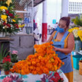 Debido a su edad, la florista debe tomar medidas estrictas de protección: Foto: Adriana Santos