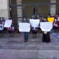 Pobladores de Chalchihuitán emitieron un comunicado en las puertas del Congreso del Estado. Foto: Yessica Morales.