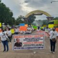 Acala marcha y se llena de carteles en exigencia a la liberación del urgenciólogo Grajales Yuca