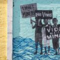 «No nos vamos a levantar de aquí hasta que se vayan las máquinas. No tenemos miedo, tenemos valor para estar aquí aunque nos digan que ya nos demandaron». Defensora del Frente Popular en Defensa del Soconusco 20 de junio (FPDS) durante el plantón “José Luciano” que impedía el paso a la mina “Casas Viejas” en el municipio de Acacoyagua en Chiapas, México.