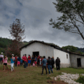 Entre sonidos, aromas, colores y sabores Cada domingo a partir de las 9 de mañana, la comunidad entera se reúne alrededor de la misa. Allí celebran su fe, piden por sus cosechas y se comprometen a seguir cuidando el bosque, las aguas y todos los bienes de la naturaleza.