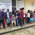 22 familias de El Canelar, antes de ser llevadas a un albergue en ruinas. Foto: Isaín Mandujano 
