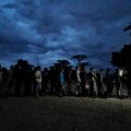 Migrantes se preparan para ingresar al hogar refugio La72 en Tenosique. Foto: Rubén Figueroa