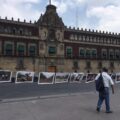 Exposición fotográfica frente al Palacio Nacional. Cortesía: Saúl Kak/ Facebook