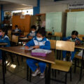 En las escuelas oficiales de la Ciudad de México el retorno a clases es voluntario. En la escuela primaria General Ignacio Zaragoza aproximadamente llegaron la mitad de los niños y niñas que conforman cada uno de los salone
