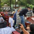 llevaron este lunes al panteón a tres de los comuneros de la Organización Campesina Emiliano Zapata-Casa del Pueblo (OCEZ-CP) asesinados a tiros por miembros de la Alianza San Bartolomé de Los Llanos el pasado sábado por la mañana.