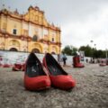 "Zapatos Rojos", un proyecto de arte en el que denuncia la violencia hacia las mujeres y el feminicidio. Cortesía:  Montserrat Méndez