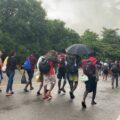 Caravana migrante con llagas, sangre e incertidumbre avanza por la costa chiapaneca.
Foto. Isaín Mandujano