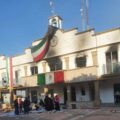 La presidencia municipal de Altamirano quemada y saqueada la noche del Grito por pobladores de la cabecera municipal que protestaron contra el gobierno de Roberto Pinto Kanter quien en 15 días le cederá el cargo a su esposa Gabriela Roque Tipacamú.