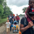 Desesperación y violencia, resultado de una política migrante confusa La cuarta caravana migrante que intentó salir de Tapachula. Foto: Ángeles Mariscal