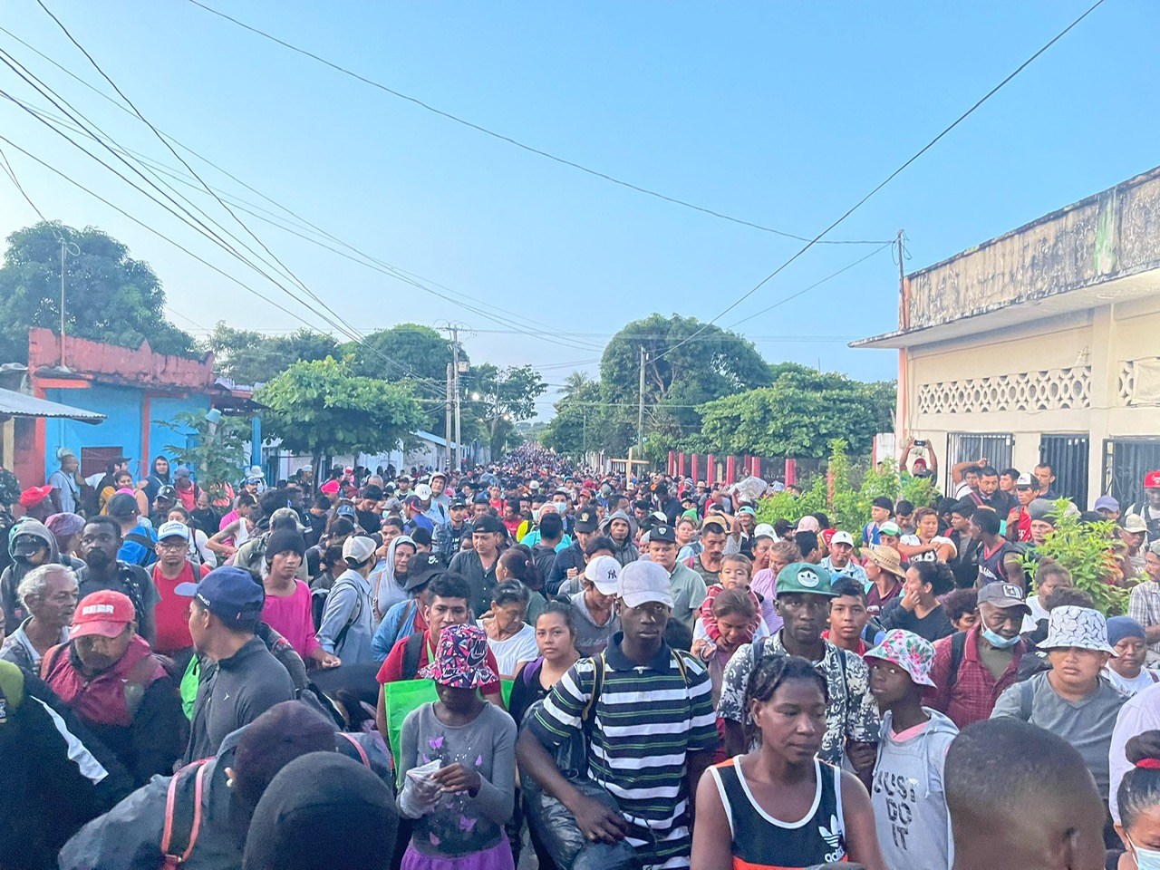 Las manifestaciones encabezadas por haitianos y secundadas por centroamericanos nos muestran a personas que en vez de aceptar las medidas de prohibición y contención, las cuestionan a través de una serie de acciones colectivas, que han incluido marchas, bloqueos y huelgas de hambre,  y una serie de actuaciones políticas de: diferentes instituciones mexicanas