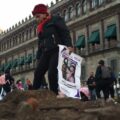 Las fosas de desaparecidos tocan la puerta de Palacio Nacional