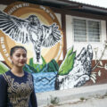 Yareli es una destacada alumna del curso mochó. A sus 18 años, espera poder aprenderlo y llevar a su casa el conocimiento, debido a que en su familia ninguno habla la lengua local. Foto: Salvador Vázquez. 