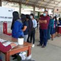 Desde muy temprano, las y los ciudadanos del municipio de Siltepec, se han dado cita en las urnas para emitir su sufragio y elegir a sus autoridades municipales, en la Jornada Electoral Extraordinaria.
Foto: IEPC