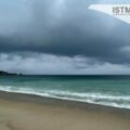 Suspenden clases, actividades comerciales y cierran playas en costas de Oaxaca por Huracán Agatha.
Foto: Istmo Press