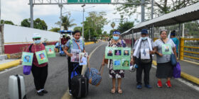 Cruce del puente internacional Rodolfo Robles.
Foto: Isaac Guzmán