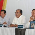 Presentan Sarelly Martínez y José Juan Balcázar, libro de Alfredo Palacios